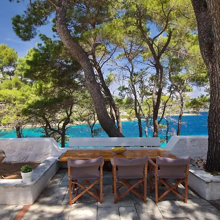 فيلة Kavos