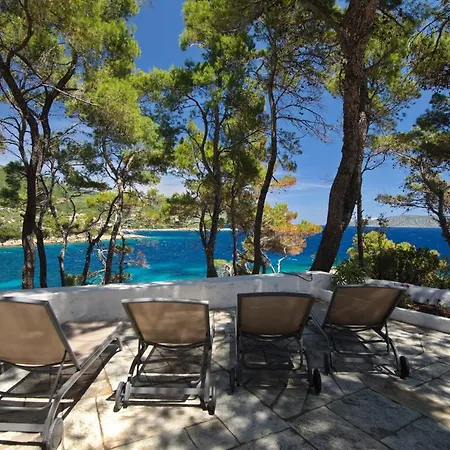 Kavos * أغيوس بطرس ألونيسوس