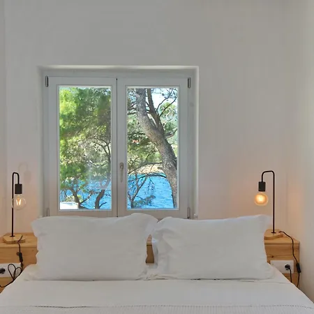 Kavos أغيوس بطرس ألونيسوس